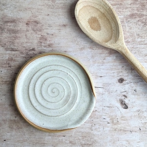 OATMEAL stoneware spoon rest, Handmade ceramic spoon rest, Cream clay spoon rest, Cooking spoon spatula holder, Neutral scandi kitchen gift