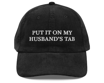 Divertido gorro de pana bordado: ¡Póngalo en la cuenta de mi marido!