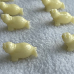 10 pcs MOP Powder & Resin Seal Beads, Resin Sea Dog Beads, Resin Lion Beads, 9mm x 23mm. E144