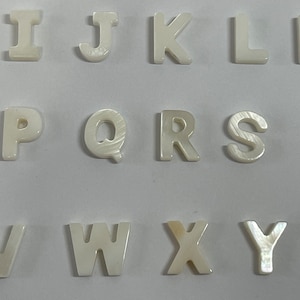 Cuentas de alfabeto de nácar de 8 x 10 mm, cuentas de letras inglesas, dijes de letras oblongas, dijes de iniciales personalizados, E406