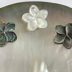 5pcs Hand Carved Natural Mother Of Pearl Plumeria Beads, MOP Plumeria Beads, Hawaii Flower Earrings Pendant,Tropical Island Style  E262