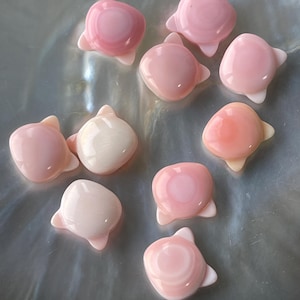 2 Pieces Pink Conch Shell Cat Beads, Hand Carved Mother Of Pearl, E573