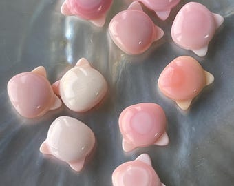2 Pieces Pink Conch Shell Cat Beads, Hand Carved Mother Of Pearl, E573