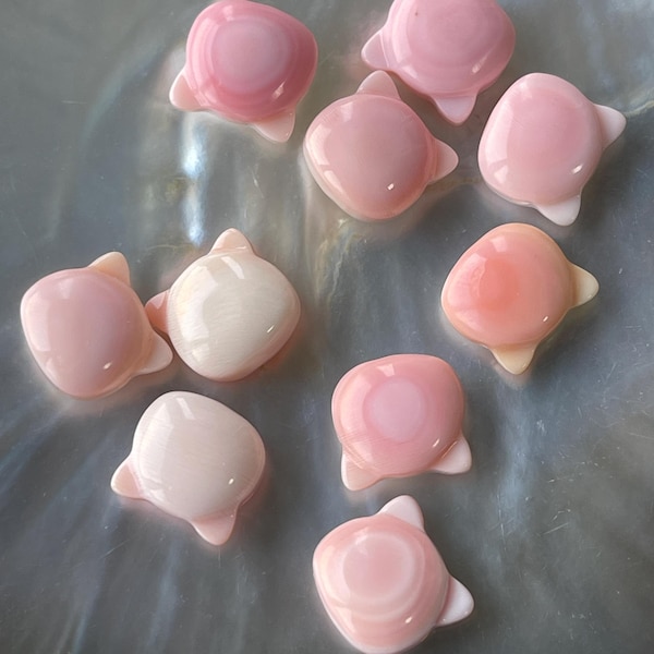 2 Pieces Pink Conch Shell Cat Beads, Hand Carved Mother Of Pearl, E573