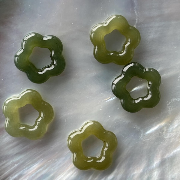 Handgeschnitzte echte natürliche grüne Jade-Sternperlen E563