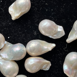 Perle barocche bianche naturali Jumbo AA da 11-13 mm x 21-25 mm, perle a forma di goccia bianche Fireball ad alta lucentezza, forate. E041