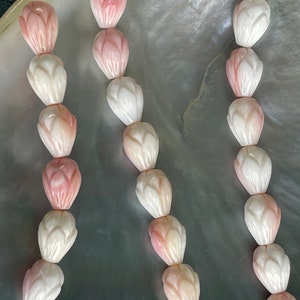2 pieces Natural Pink Mother of Pearl Hawaiian Pikake Beads, 7x 9mm , 8x 11mm Hand Carved Conch Shell Jasmine Flower, E145