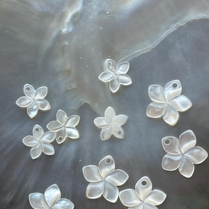 6pcs Carved Natural Mother Of Pearl Plumeria Beads, MOP Hibiscus Beads, Hawaii Flower Charm Earrings Pendant,Tropical Island Style  E569