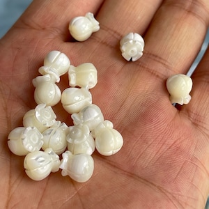 5pcs Mother of Pearl Crown Flower Beads, Hand Carved MOP Shell Crown Flower Beads, Jewelry Making, DIY Earrings, Necklace, E159