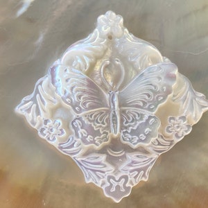 Cammeo in madreperla naturale intagliato a forma di farfalla, ciondolo a forma di farfalla in rilievo in madreperla intagliato a mano, cabochon, E497