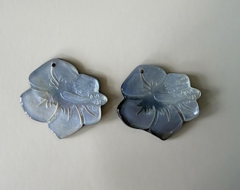 1 Pair Hand Carved Mother of Pearl  Hibiscus Beads, MOP Jewelry Supplies,  E732