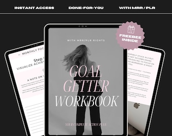 Puede incluir: Una tableta digital que muestra un libro de trabajo titulado "Goal Getter Workbook: Your Complete Action Plan" con una mujer vestida de negro en la portada. El texto "Freebee Inside" está en una pegatina circular rosa en la pantalla.