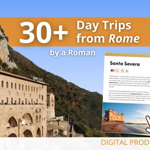 Può includere: Un elenco di prodotti digitali per una guida ai viaggi di un giorno da Roma, con una foto di un castello medievale su una spiaggia con il testo "Santa Severa" e "PRODOTTO DIGITALE".