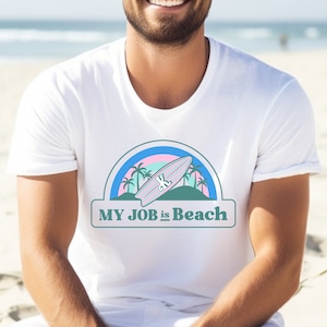 Camiseta Mi trabajo es la playa, camiseta de playa divertida para él, ropa para amantes de la playa, regalo para ella, moda de vida playera, camiseta con cita divertida de playa.