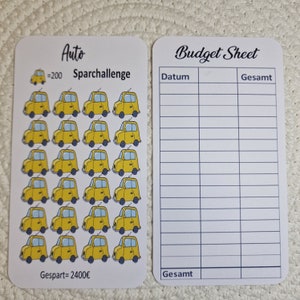 Könnte beinhalten: Ein druckbares Budgetblatt mit einem Spar-Tracker. Der Spar-Tracker zeigt eine gelbe Autografik und den Text "Auto Sparchallenge =200". Das Budgetblatt hat Spalten für "Datum" und "Gesamt".