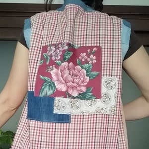 Gilet in denim con toppe in tunica boho riciclata, top estivo hippie, abbigliamento da festa, camicia vintage rielaborata, spolverino funky M-XL