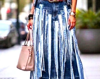 Gonna boho con frange riciclate - Gonna lunga in denim stravagante - Streetwear a vita alta d'avanguardia