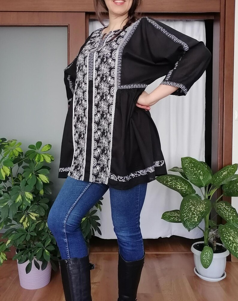 Upcycled Patchwork tunic - Boho Duster - Festival Wear - Farm chic top Black / white