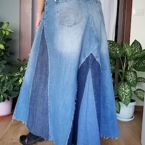 Falda vaquera bicolor, falda maxi de talle alto con diseño patchwork, estilo boho para un look casual chic, estilo streetwear, falda vaquera desgastada. imagen 1