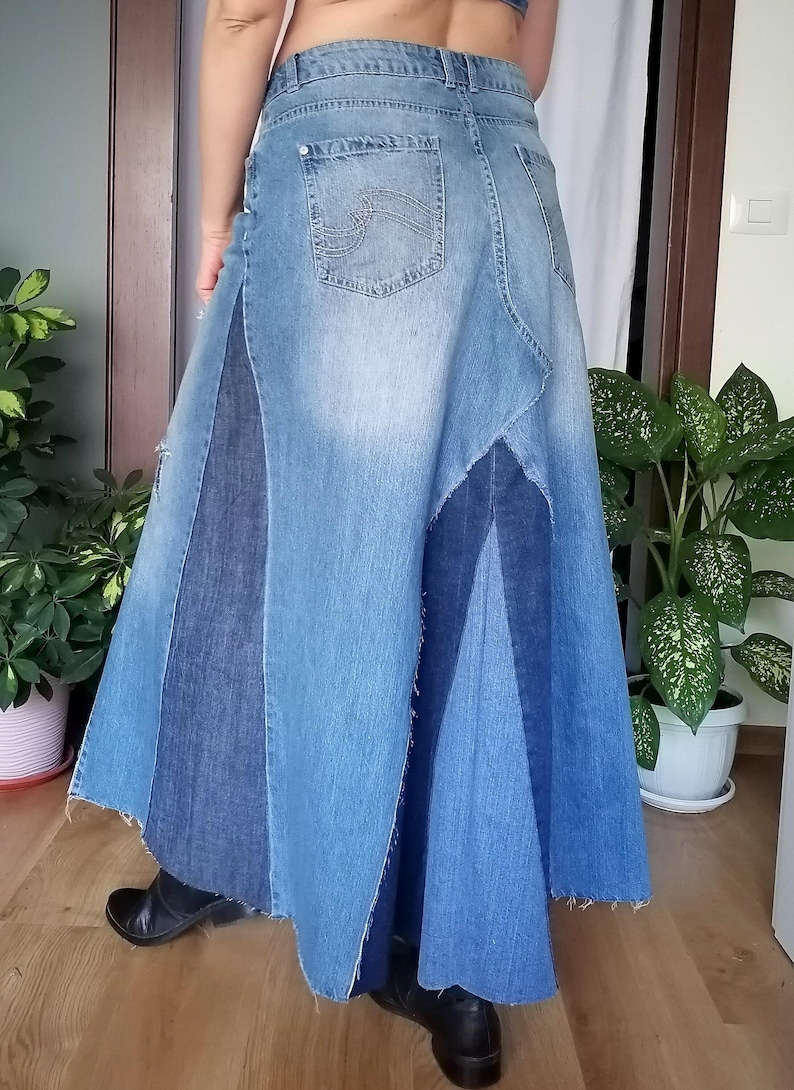 Falda vaquera bicolor, falda maxi de talle alto con diseño patchwork, estilo boho para un look casual chic, estilo streetwear, falda vaquera desgastada. imagen 1