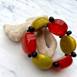Bracelet. faux amber / resedagrün. hochwertiger Kunststoff: Galalith. kein Bakelit. 40er Jahre. Selten. Vintage but unworn. Einzelstück image 5