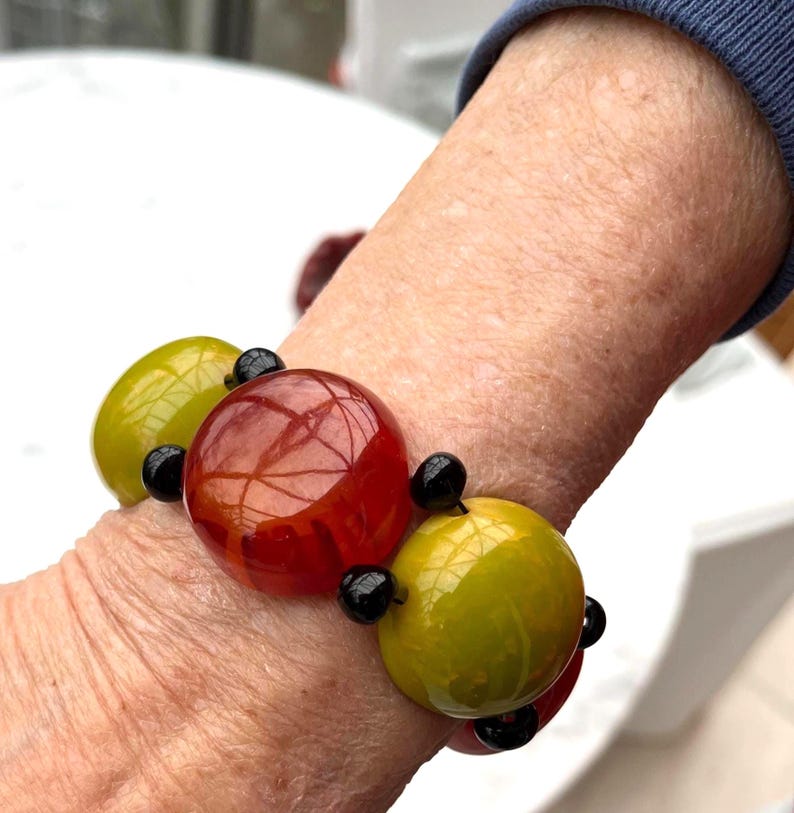 Bracelet. faux amber / resedagrün. hochwertiger Kunststoff: Galalith. kein Bakelit. 40er Jahre. Selten. Vintage but unworn. Einzelstück image 8