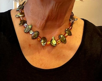Halsband. Barockpärlor XL, grönt guld, aurapärlor, unikt smycke, elegant och avslappnad, mycket dekorativt. Exklusivt, mycket sällsynt och prisvärt.