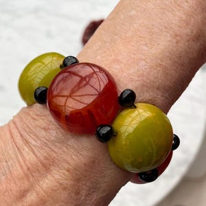Bracelet. faux amber / resedagrün. hochwertiger Kunststoff: Galalith. kein Bakelit. 40er Jahre. Selten. Vintage but unworn. Einzelstück image 6