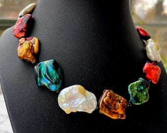 Halsband, exklusiva, sensationella barockpärlor, Keshi, sötvatten, vita, röda, gröna, guld, unika, enastående. Fantastisk färgkombination.