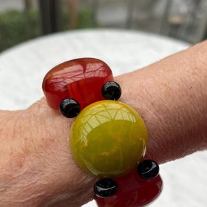 Bracelet. faux amber / resedagrün. hochwertiger Kunststoff: Galalith. kein Bakelit. 40er Jahre. Selten. Vintage but unworn. Einzelstück image 1
