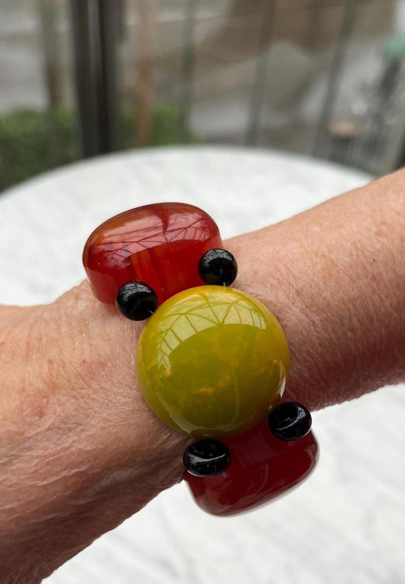 Bracelet. faux amber / resedagrün. hochwertiger Kunststoff: Galalith. kein Bakelit. 40er Jahre. Selten. Vintage but unworn. Einzelstück image 1