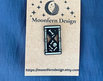 Hourglass Bones Enamel Pin, Goth Aesthetic Pin for Jackets, Spooky Minimalist Lapel Pin, Memento Mori Gift, Horror Pin, Pin Trader Flair