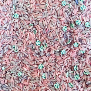 Riso sirena, riso oceano, riso colorato, riempitivo per contenitori sensoriali, gioco sensoriale, Montessori