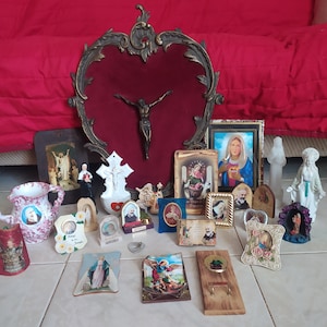 Lot of religious objects
