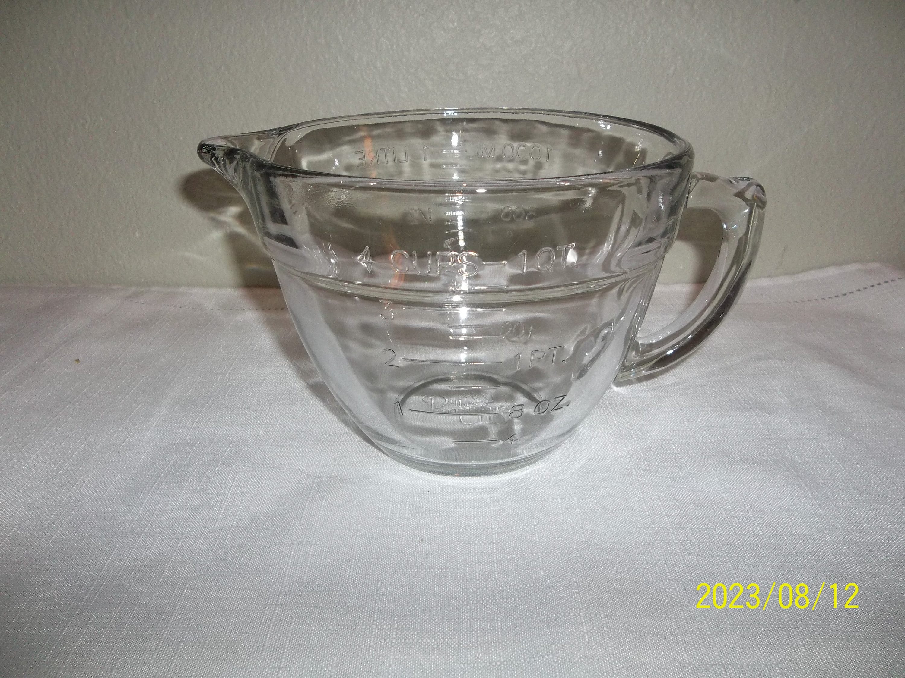 Anchor Hocking Clear Gray 8 Cup Measuring Cup Batter Bowl 2 Quart Large