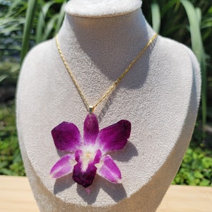 Collier orchidée violet-blanc|chaîne en argent sterling 925|chaîne plaquée or 18 carats|bijoux pour femme|Cadeau pour elle|Accessoires uniques|fleur préservée