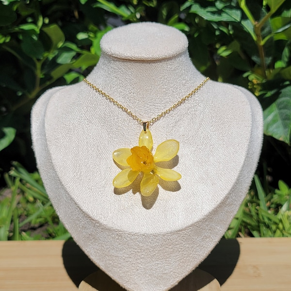 Bright Yellow daffodil|925 sterling silver chain|18k Gold plated chain|women's jewelry|Gift for her|Unique accessories|preserved flower