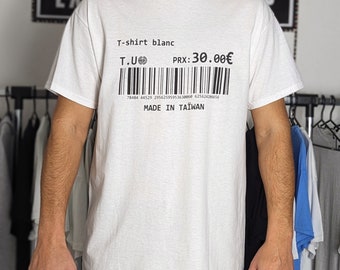 T-Shirt mit Etikett
