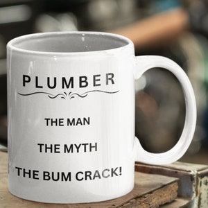 Tasse drôle de plombier. Cadeau pour un plombier. Tasse de plombier. "PLUMBER L'homme, le mythe, le crack !" Cadeau pour collègue de travail. cadeau d'ouvrier.