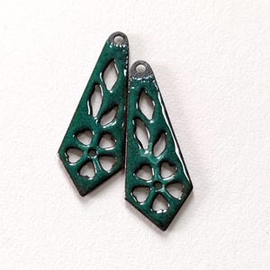 Flowers Artisan Enamel Earring Components Green (18053)