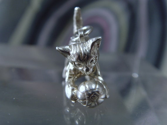 Vintage 1970s Cat and wool / ball silver  charm - image 2