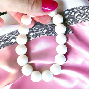 White Agate Beaded Stretch Gemstone Bracelet. Women&#39;s bracelet.  Matte White bracelet.  Gift for her. 10mm Matte Finish White Agate Beads.