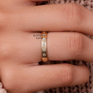 Round Cut Moissanite Starburst Wedding Band Celestial Promise Ring For Her 14K Solid Gold Dainty Star Setting Anniversary Matching Band Gift