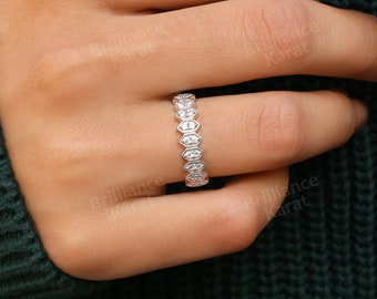 Anillo hexagonal de media eternidad, anillo hexagonal, anillo art déco, anillo de bodas para mujer, anillo apilable, anillo minimalista de oro, anillo único a juego.