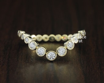 Geschwungener Ehering Runde Moissanite Voll Eternity Band Lünette Set Ehering Chevron Stapelring 14K Solid Gold Womens Passender Band