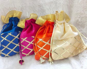 Elegante bestickte Potli Samttasche | Traditionelle Braut Kordelzugbeutel | Perfektes Geschenk für Sie | Gota Patti Hochzeit Gunsten Potli Taschen, Batwa