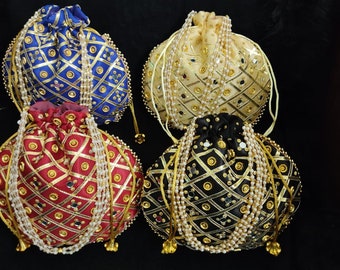 Bolso de mano estilo Rajasthani Potli para mujeres y niñas, bolso batwa de seda étnica con diseño de Rajasthani, bolso de novia con cuentas, regalos de boda.