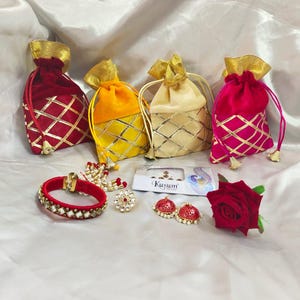 Combo Of 6 Item Wedding Favor Mehndi Favors Bridesmaid Return Gifts Sangeet Gifts Potli Bag Bangle Bindi Ring Floral Jewelry Giveaway Gift