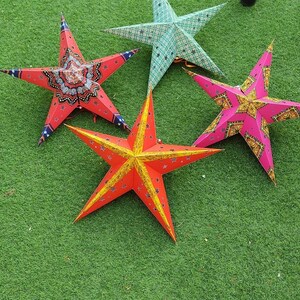 Mehrfarbige Weihnachtssternlaternen: Feiertags-Papierstern-Dekorationsset