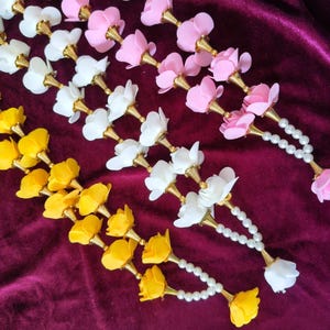Traditionelle Schaumrose Hochzeit Haarschmuck, Punjabi & Sikh Milni Girlande, Gast Willkommen Ornament, Sagan Mala